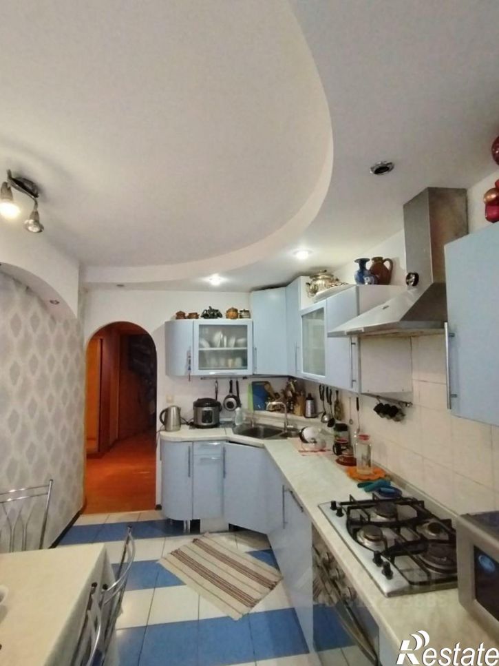 3-комн квартира ул Суркова, 3,  д. 3