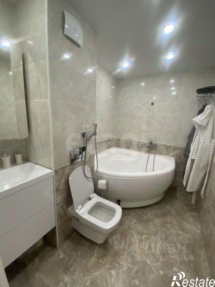 3-комн квартира улица Моторостроителей, 21,  д. 21